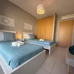 John Shelter Apartment *